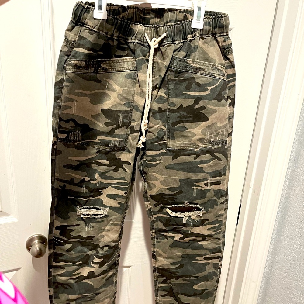 Women’s Bohme Camo Pants never worn size medium